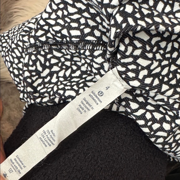 Lululemon cropped leggings size 4 - Picture 5 of 6